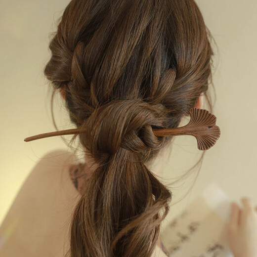 Pretty three-year-old new Chinese-style ginkgo leaf hairpin, high-end hairpin, sandalwood hairpin for girls, ancient style Hanfu headdress, cheongsam accessories, ginkgo leaf