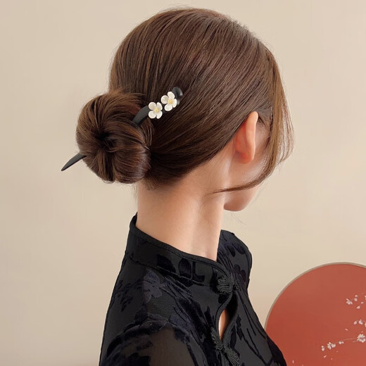 Zhuo Keke Zhao Liying's same style Jade Rabbit and Gui Gui hairpin for women. Ancient style hairpin. Simple modern and high-end new Chinese style hairpin. Zhao Liying's same style. Jade Rabbit and Gui Gui.