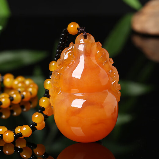 Qinhenghui guaranteed price Fat Donglai quality official beeswax pendant for women and old men chicken fat yellow amber long necklace ethnic style hanging D style/gourd (old honey style)