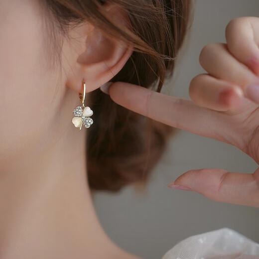 QMXD four-leaf clover earrings for women, versatile niche design, light luxury and high-end 2025 new trend earrings, earrings for women, earrings