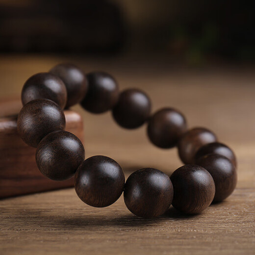 Yueyin Baichuan old material agarwood bracelet rosary beads for men and women wooden retro literary couple model about 18mm