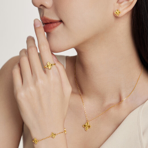 Chow Tai Fook four-leaf clover gold necklace pendant set chain labor cost 520) 40cm about 5.55g EOF1317 gift