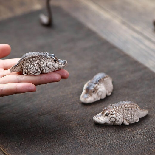 Quhe internet celebrity crocodile purple sand tea pet ornaments tea crocodile pure handmade personalized tea play cute simulation Aa purple sand internet celebrity fat crocodile