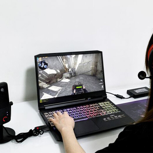 Acer Shadow Knights Core i5 Micro-Border Hochleistungs-E-Sport-Schüler-Hühnchen-Spiel-Pad Sekundenabschnitt Laptop 95 NEU I7-7700H GTX1050-17 Modell 16G Speicher + 512g Festkörperstaat