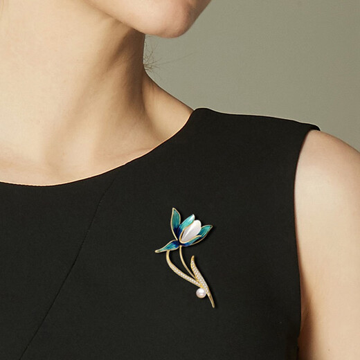 Camalon brand brooch, high-end women's light luxury Hetian jade accessories, anti-exposure temperament pin buckle, fashionable and simple corsage, magnolia flower brooch + brand gift box