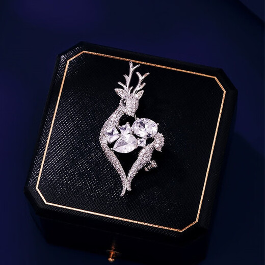 Marco Bizzarri birthday gift crystal deer brooch, high-end women's exquisite crystal love forest elk corsage, niche design pin, Valentine's Day gift for girlfriend, wife's birthday gift, gift box