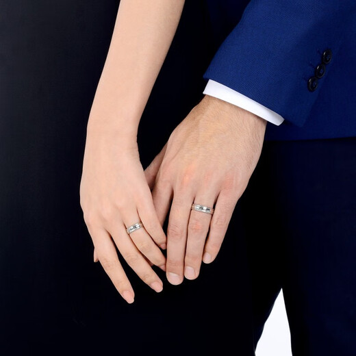 Mother's Day gift from Chow Sang Sang Pt950 platinum ring platinum V&A museum love poem couple ring 38881R pricing 18 circles