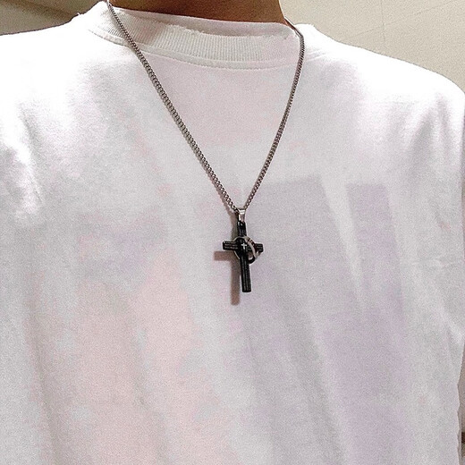 QMXD cross necklace men's trendy Korean version hip-hop men's pendant titanium steel simple fashion clavicle chain versatile gift for boyfriend