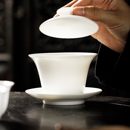 Made in Tokyo, tea cups and tea sets, mutton-fat jade ceramic kung fu tea sets, three-cup covered bowl, horseshoe cup, master cup gift box 150ml