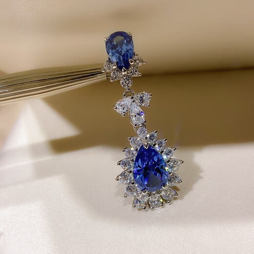 Guanpu Pavilion Fat Donglai's same style tanzanite earrings, tanzanite sapphire 925 silver earrings, high carbon diamond style, trendy and exaggerated tanzanite blue earrings, total size is about 31*6mm