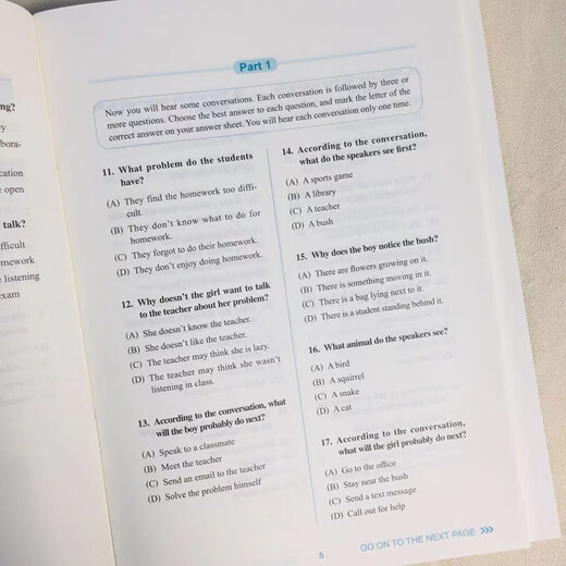 Véritables questions de test de simulation complète TOEFL Junior Université Zhou Chao Renmin Institut de recherche en éducation Les Tourui Questions de test de simulation de préparation junior au TOEFL Matériel de préparation au test TOEFL 5 séries de questions de test de simulation analyse des réponses Analyse des réponses aux questions