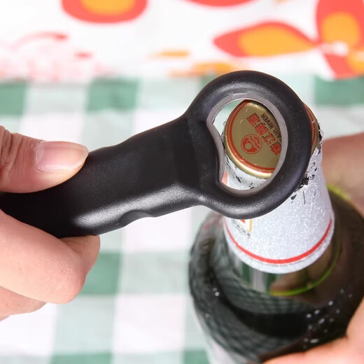 Shibazi is used as an anti-scalding clip for steaming vegetables out of the pot, a clever kitchen hand clip, a bottle opener, and a non-scalding kitchen utensil dish clip.