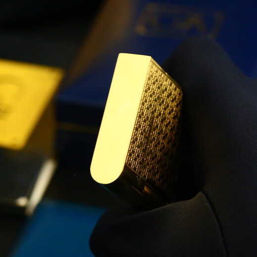 Second-hand 95 new CARAN d ACHE inflatable lighter 18K solid gold jacket pattern pipe machine men's luxury accessories