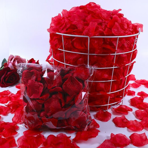 Petal roses make romantic bed simulation wedding room decoration proposal wedding layout creative wedding supplies hand scattered wine red (500 pieces)