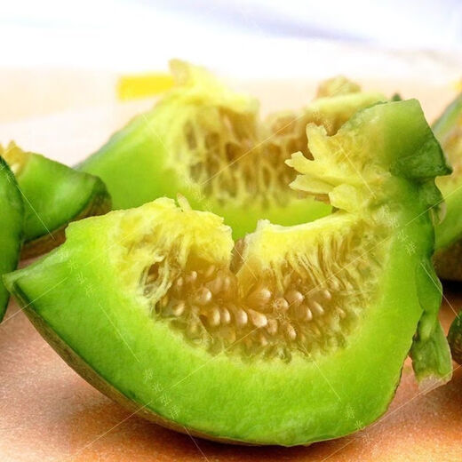 Ice Jade Melon Seeds Super Sweet Thin Skin Emerald Cantaloupe Spring and Autumn Early Ripening Four Seasons Balcony Fruit Seeds Ice Jade Emerald Melon Seeds Song Fertilizer Original New Seeds 2 Packs About 190 Capsules
