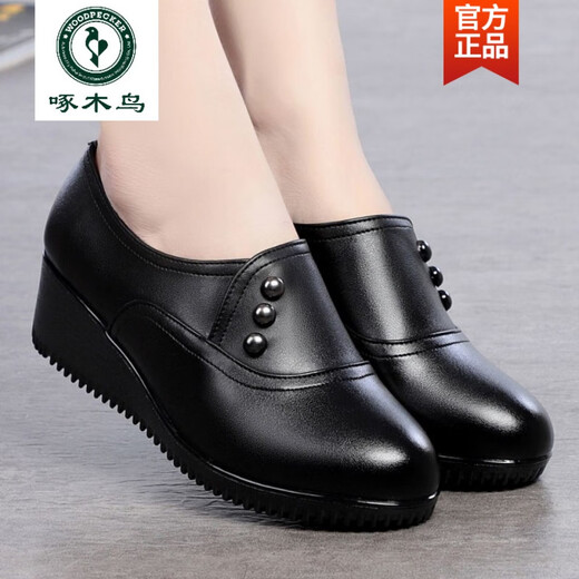Woodpecker high-end genuine leather mother's shoes women's 2025 autumn new wedge heel soft sole non-slip middle-aged and elderly casual leather shoes black 37