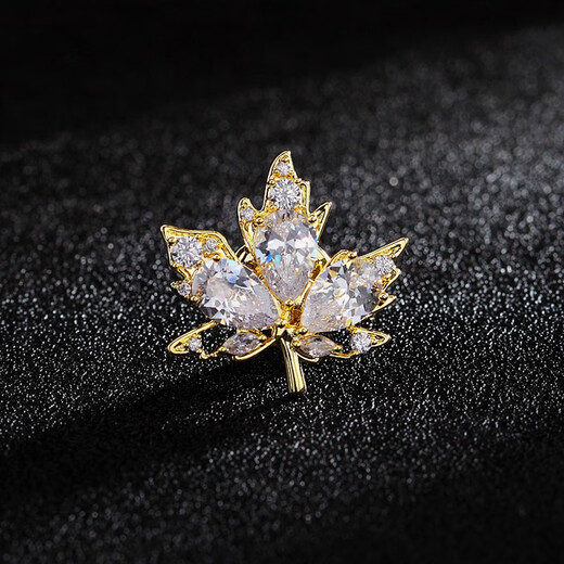WOUG gold store style light luxury maple leaf brooch men's corsage suit pin crystal badge simple and elegant white zircon one