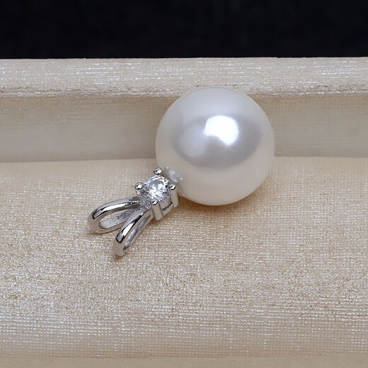 Senai Centenary S925 ear V-shaped shell pearl pendant, fashionable and versatile, perfect round shape, 10mm white beads without chain