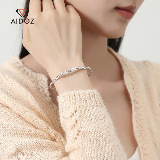 Aido Diamond pt950 platinum bracelet for women Mobius platinum twist bracelet push-pull style weighs 24.75 grams push-pull adjustable