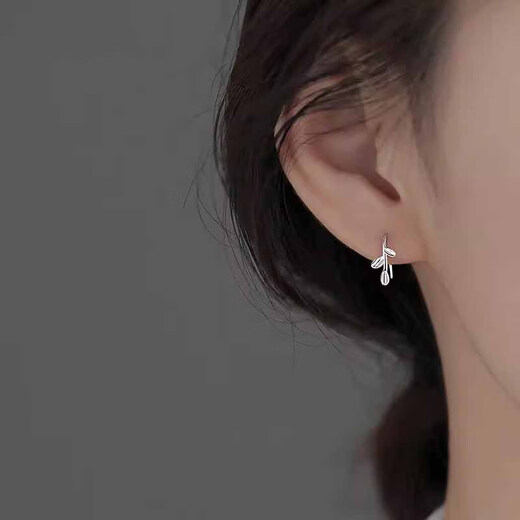 Qi Xiaomi Little Bud Earrings for Women 999 Pure Silver Leaf Earrings High-end Ear Hole Ear Bone Nails Niche Internet Celebrity Ear Accessories 999 Silver Little Buds Earrings (Price of Two)