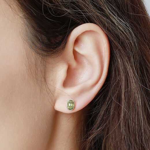 Lisa Wang's peridot green 18k gold earrings for women niche design exquisite simple small earrings earrings green military