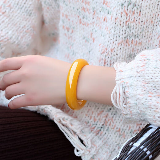 Fat Donglai's same style amber bracelet chicken fat yellow beeswax female heavenly blood amber bracelet fashion bracelet 1 cm beeswax bracelet 60MM-62MM