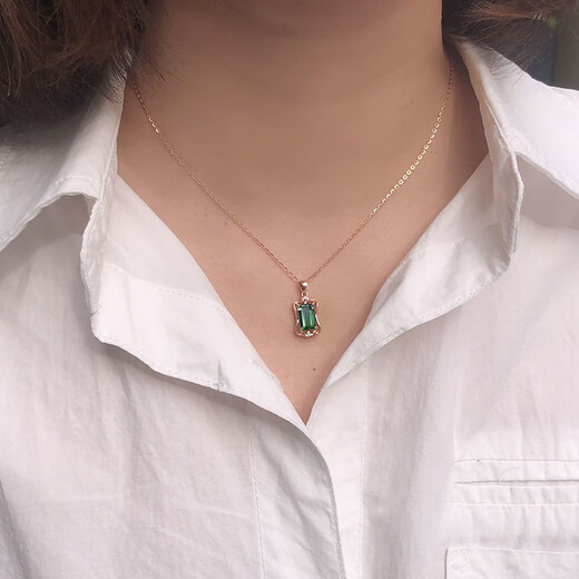 Eba 1.8 carat natural green tourmaline pendant 18K gold diamond necklace as a birthday gift for girlfriend with 18K gold necklace