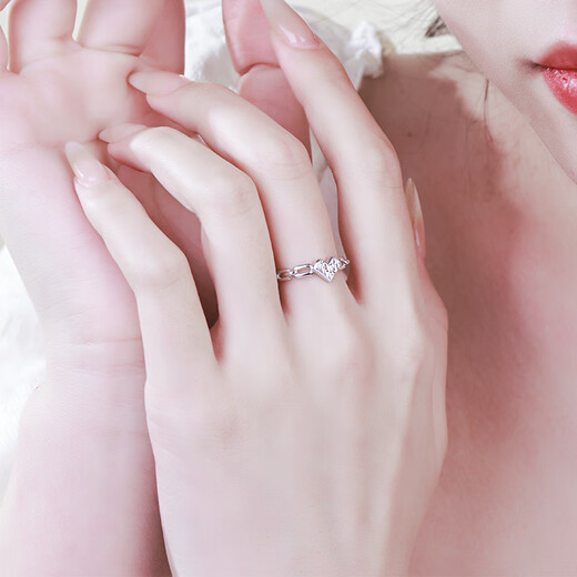 CHINA GOLD PT950 love chain platinum ring hollow ring as a birthday gift for girlfriend and wife, about 3.1g