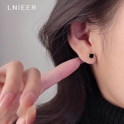 Lnieer Black Square Small Earrings Women's 925 Silver Needle Earrings 2025 New Exquisite Temperament High-level Ear Hole Earrings Silver Square Earrings 925 Silver Needle