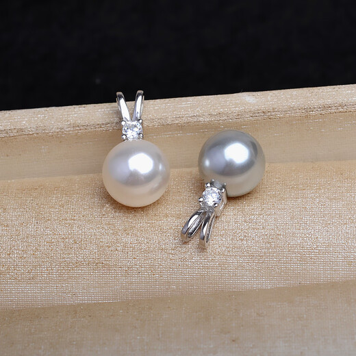 Senai Centenary S925 ear V-shaped shell pearl pendant, fashionable and versatile, perfect round shape, 10mm white beads without chain