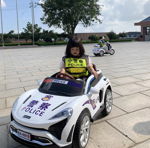 Chili police car toy extra large seatable personalized four-wheel car dual-drive remote control stroller children's electric car pick-up police car four-wheel drive police lights alarm large trunk four-wheel drive