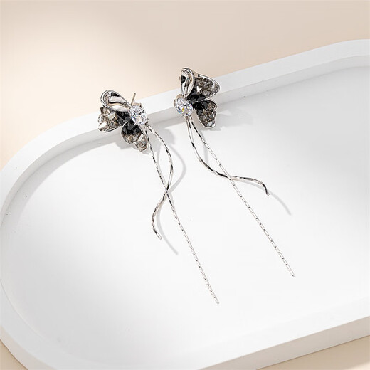 Qlady Gradient Butterfly Tassel Earrings Women's 2025 Temperament High-end Silver Needle Earrings Niche Earrings Birthday Gift