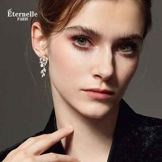 Eternelle French eternal original design camellia earrings are elegant, light luxury and high-end earrings for women