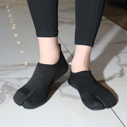 Ruizhilang split-toe shoes, thong-toe two-finger shoes, non-slip large size indoor fitness shoes, skipping rope, Pilates, big toe valgus shoes, giant D05 black 40-41