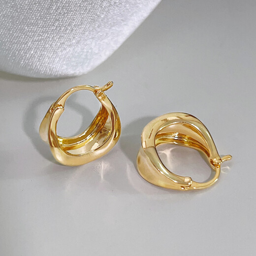 Yichan cold style retro earrings, feminine design, commuter earrings, 2025 new popular niche high-end earrings, autumn and winter cold style retro earrings