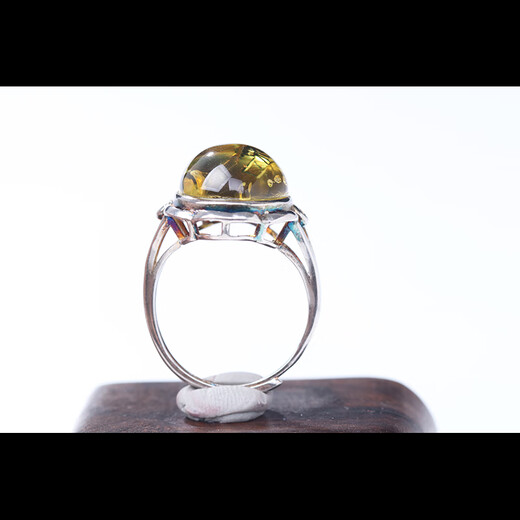 Yue'er collection-grade natural amber beeswax amber ring gold amber protozoa amber men's and women's insect amber complete and clear 3.52g insect amber ring