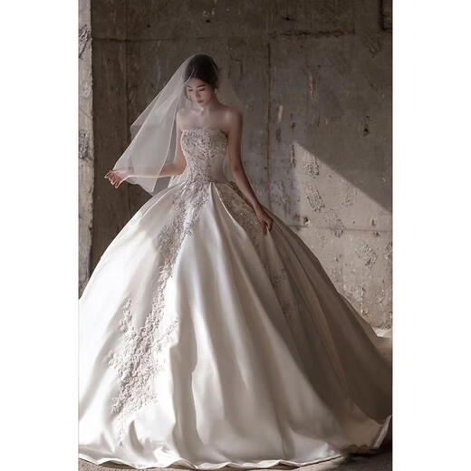 Wutuo white tube top dress satin main wedding dress bride 2025 new heavy industry style texture light luxury long tail door veil white floor-length style <come with skirt support> L suitable for 110Jin Jin equals 0.5 kg
