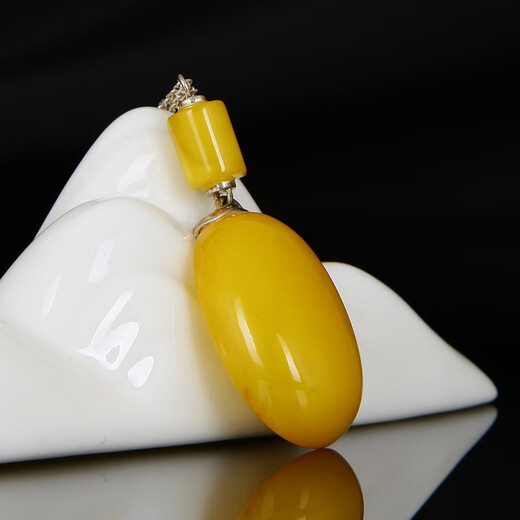 Mingpo Shijia Mingpo Shijia Silver S925 Amber Necklace Natural Beeswax Pendant Women's Beeswax Pendant Sweater Chain Birthday Gift