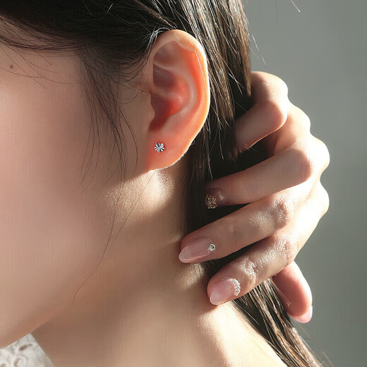 Safir's birthday gift PT950 platinum earrings for women, platinum flower earrings, simple and compact, one pair, about 0.6 grams