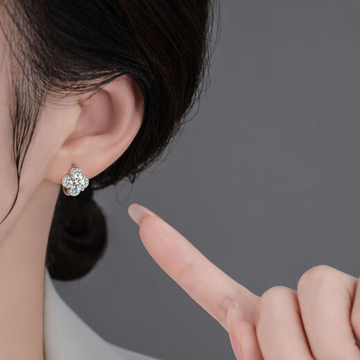 Fashionable four-leaf clover silver earrings for women, moissanite diamond earrings, Chinese Valentine's Day gifts for girls, girlfriends and wives EH025 four-leaf clover diamond earrings 1 carat pair
