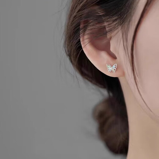 Bai Qixin's gift 999 silver needle butterfly earrings women's ear bone nails high-end earrings exquisite and compact ear piercing not easy to cause allergies hollow colorful butterfly earrings