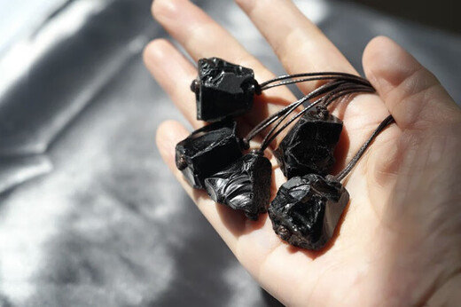 Mochen MOEYCIOR removes bad luck natural obsidian pendant rough stone necklace natural stone pendant black stone pendant car pendant C style 4-5cm large rough stone random hair/top hole string rope