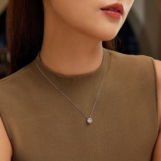 Lukfook Jewelry 18K Gold Beating Heart Diamond Necklace Swingable Chain for Gifts cMDSKN0049W Total Weight 2.14 Grams