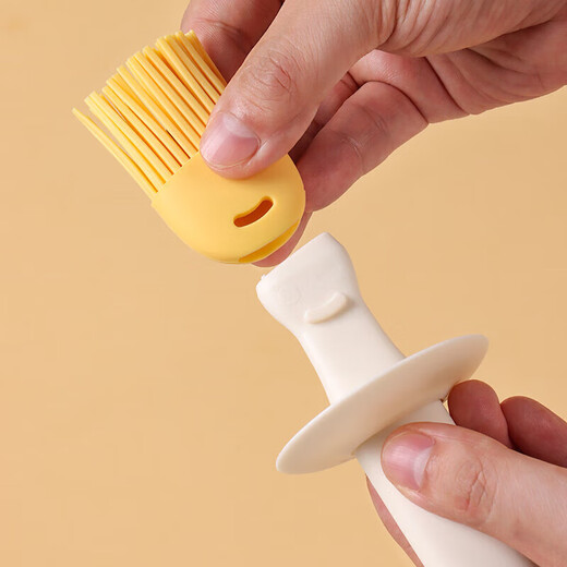 Xu Nian all-in-one oil bottle with brush food high temperature resistant retractable oil brush food grade baking barbecue kitchen pancake oil brush oil brush pot yellow food grade high temperature resistant