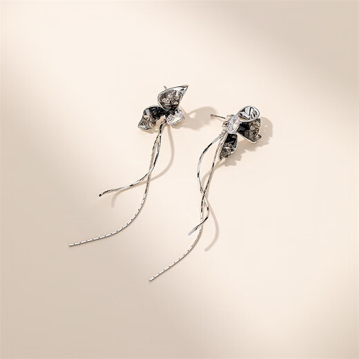 Qlady Gradient Butterfly Tassel Earrings Women's 2025 Temperament High-end Silver Needle Earrings Niche Earrings Birthday Gift