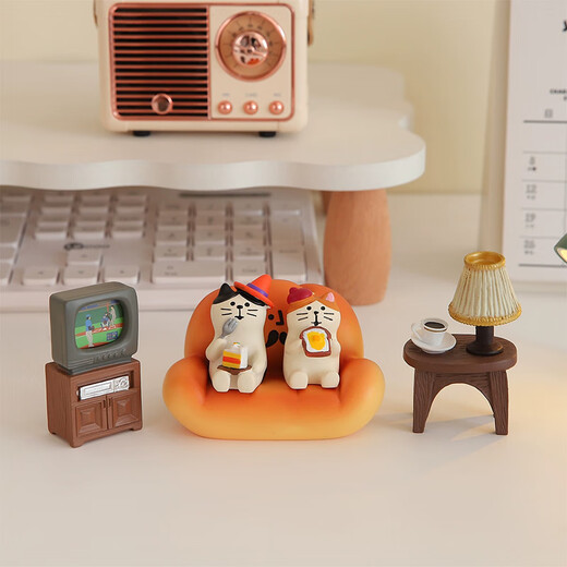 Yunya couple's warm little ornaments, cute cat desktop decoration, anniversary gift for boyfriend and girlfriend, housewarming gift, bread sofa + cake cat + toast cat