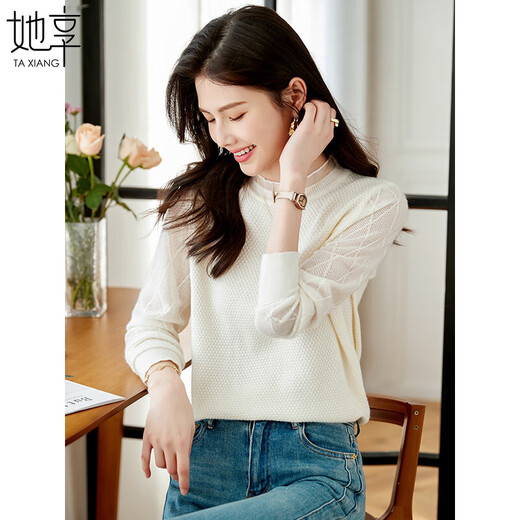 She enjoys knitted sweater women's round neck lace bottoming shirt with sweater women's hollow design knitted top T13KZ3504