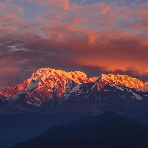 Hiking in Nepal for 7 nights and 8 days. Pure fun travel. Minimum booking of 2 people. One single group. Chinese tour guide service. 2 people VIP chartered single group (single price)