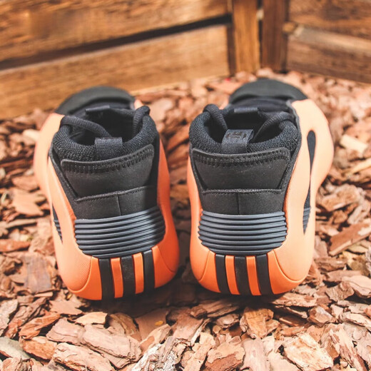 Irtmharden Vol. 8 Basketballschuhe für Männer härten 8 Generation Schwarz-Weiß-Top Practical Wear-Resistant Casual Sneakers IE2694 [Spot] 40