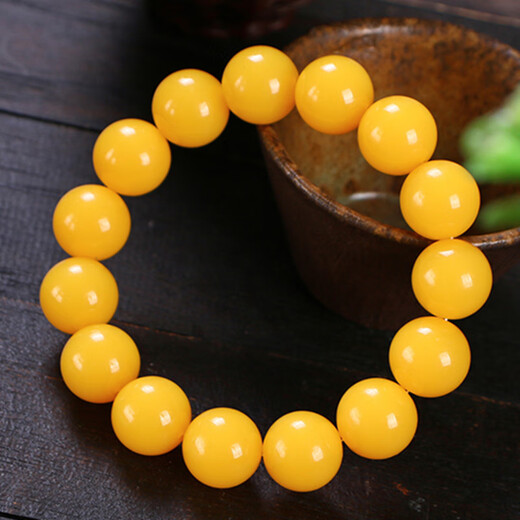 Ancient Baltic Sea pure yellow chicken fat yellow beeswax bracelet single circle amber round beads old beeswax bracelet as a gift for leaders. Bead diameter 25mm, 10 beads, car mounted, 0 carat, required
